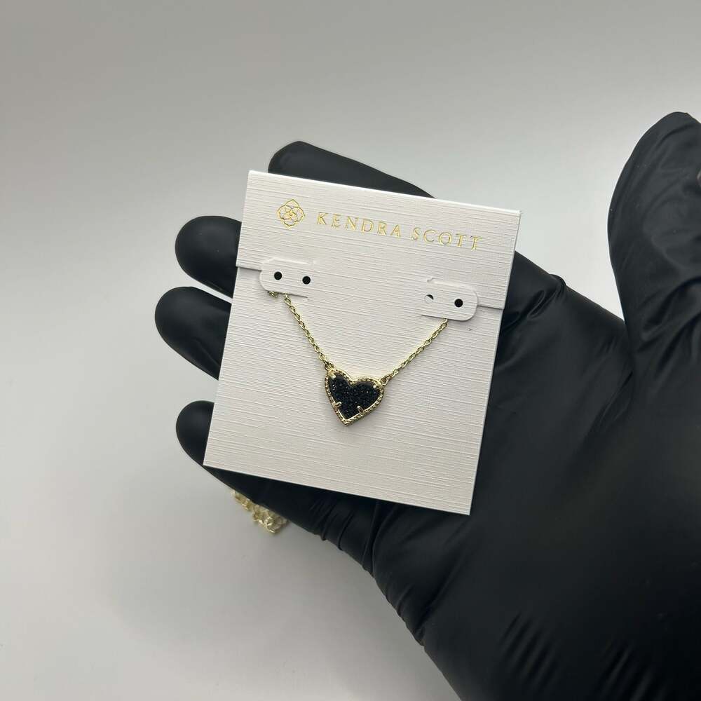 Dainty Gold Heart Pendant Necklace Black Stone 18k Plated Womens 16-18 Inch - Picture 2 of 7